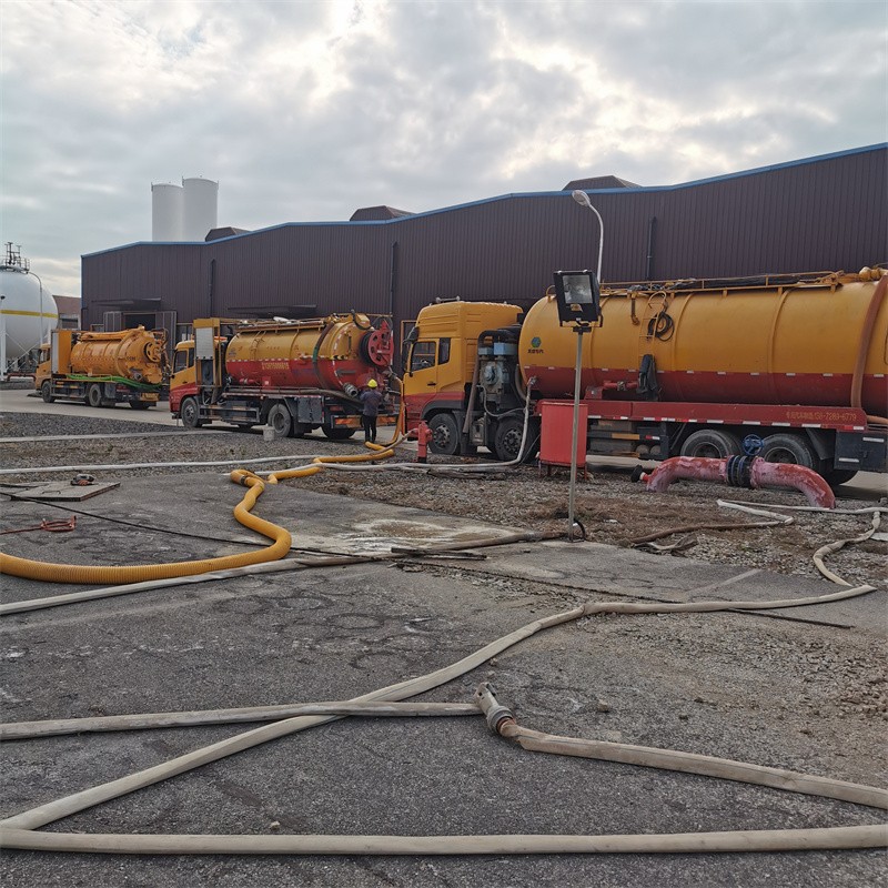 城东污水池清理