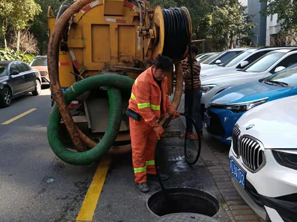 城东排污管道清淤