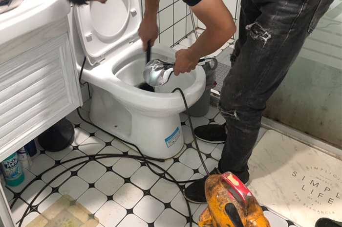 城东马桶堵塞自己疏通还是找师傅?专业上门服务让你省时更省心