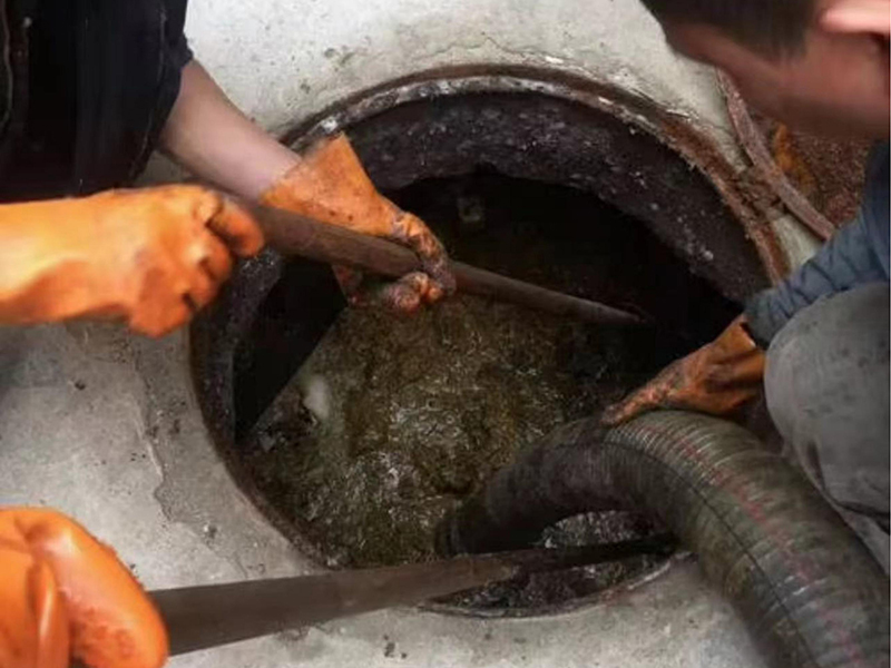 城东清理化粪池时如何避免沼气的危害?